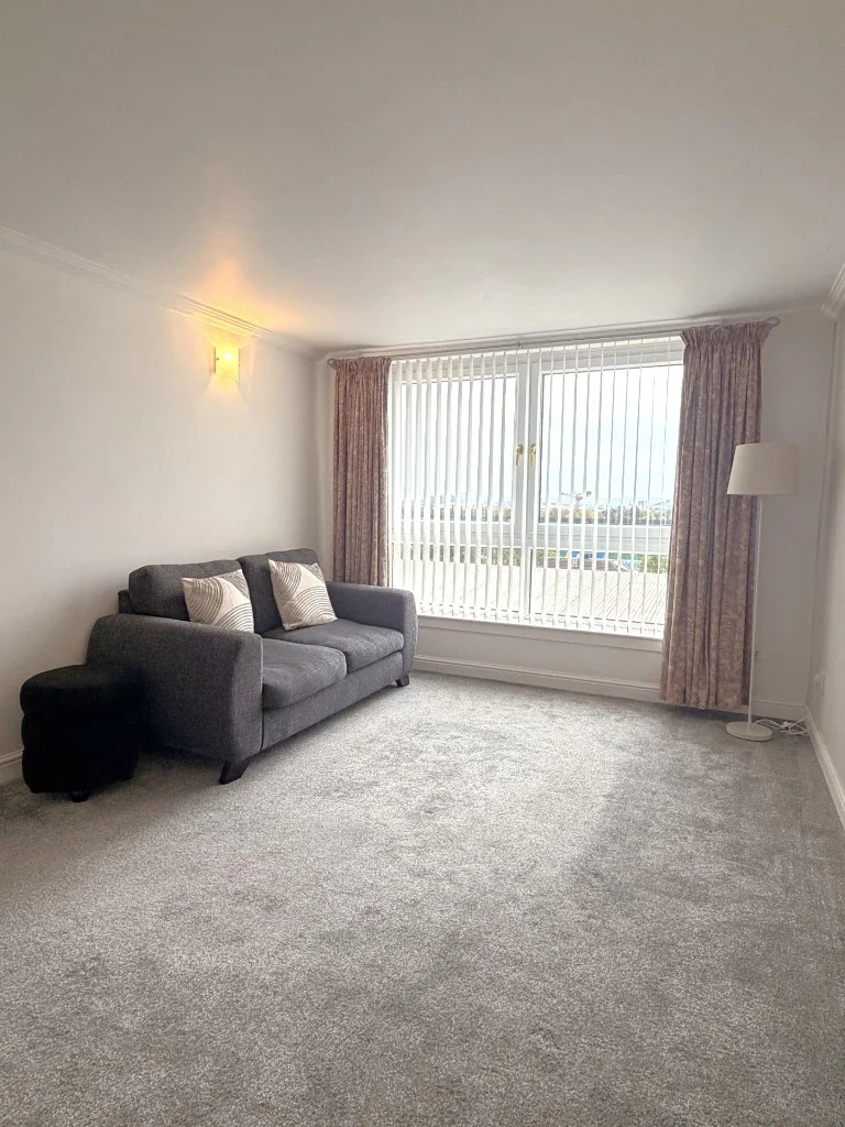 Flat Southbrae Drive in Glasgow