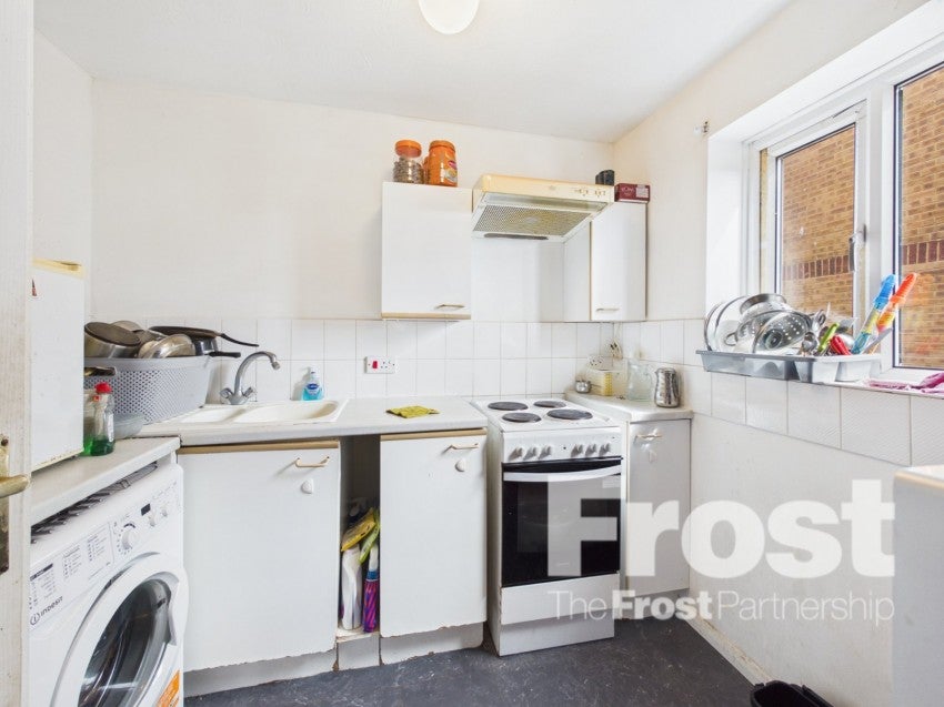 Flat Bridgewater Court in Slough