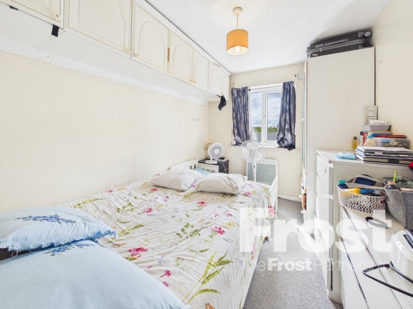 Flat Bridgewater Court in Slough