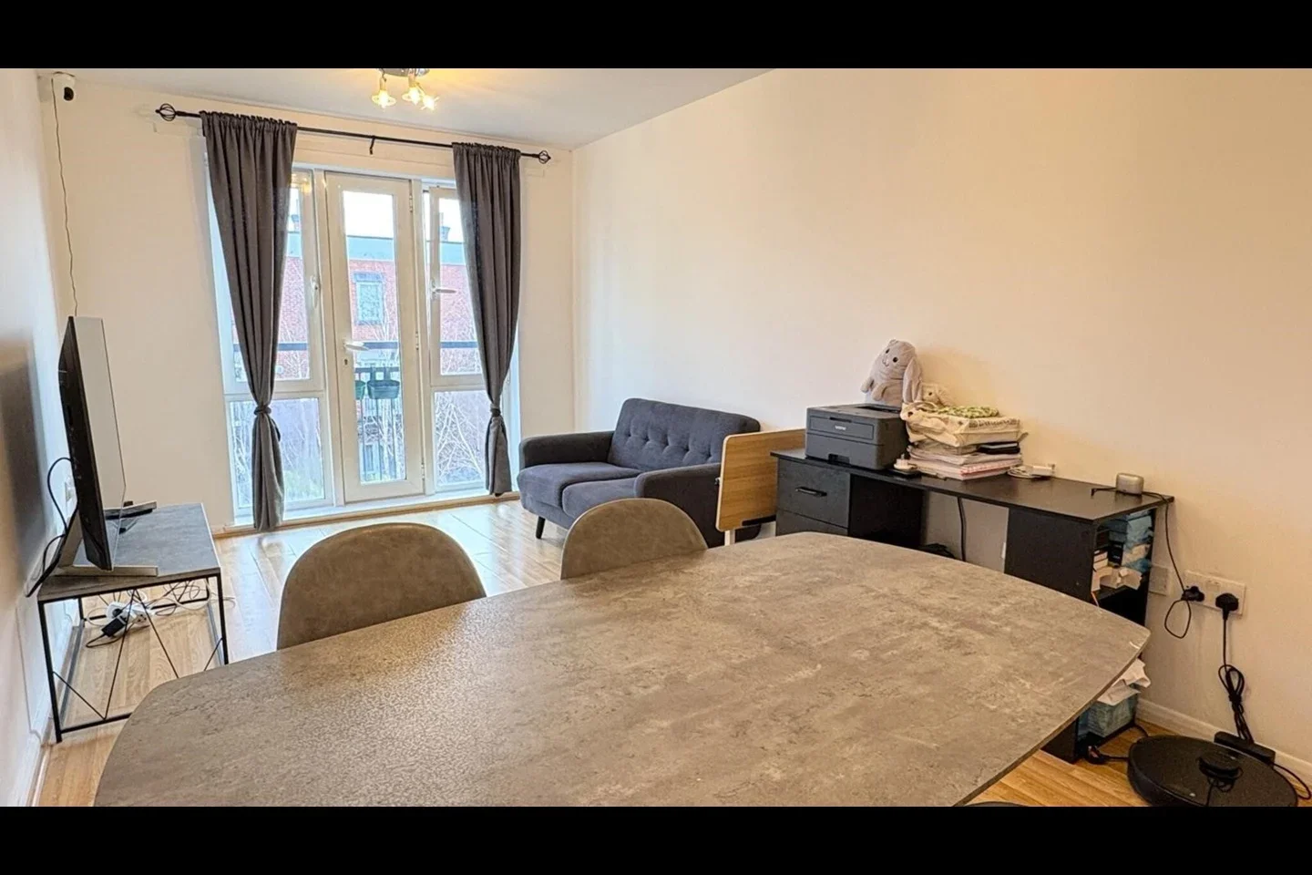 Flat Putney Bridge Road in Greater London