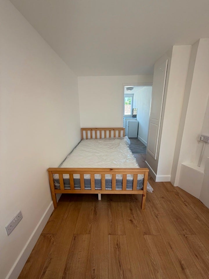 Flat Carterhatch Lane in Greater London