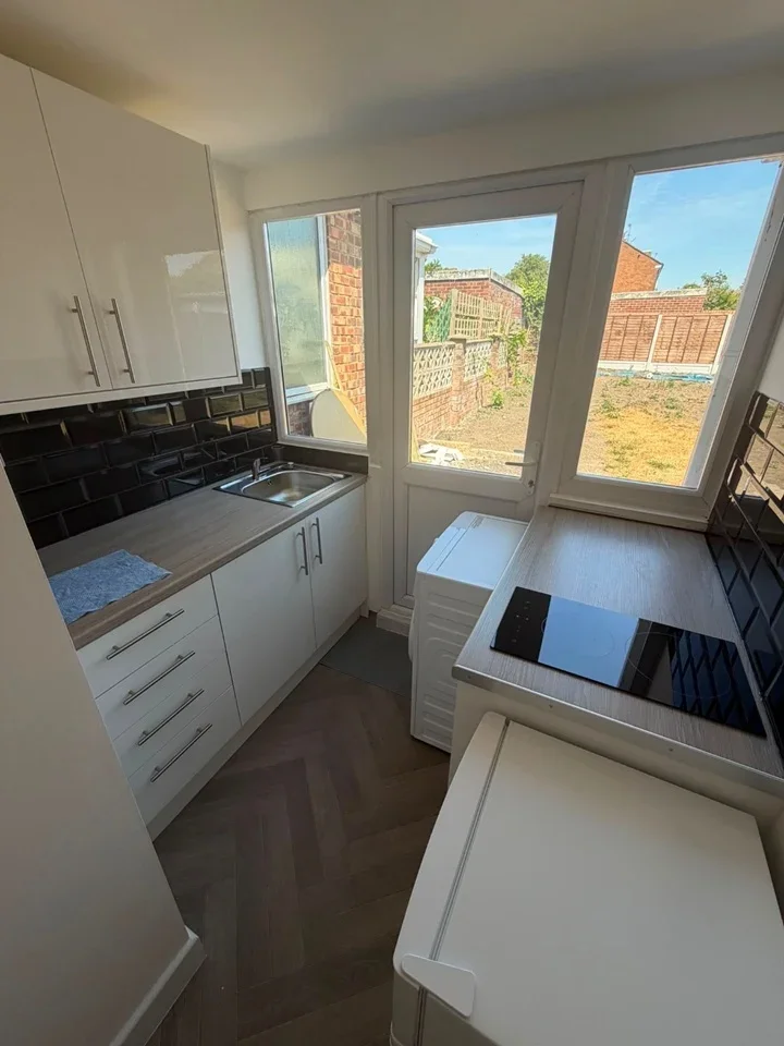 Flat Carterhatch Lane in Greater London