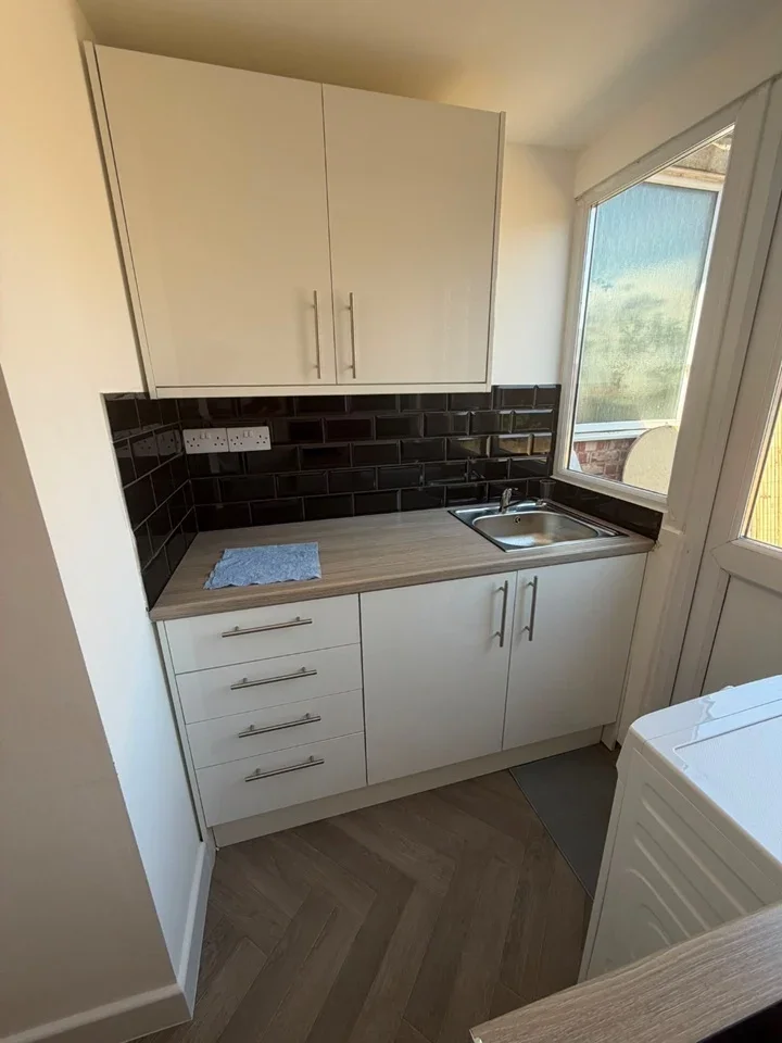 Flat Carterhatch Lane in Greater London