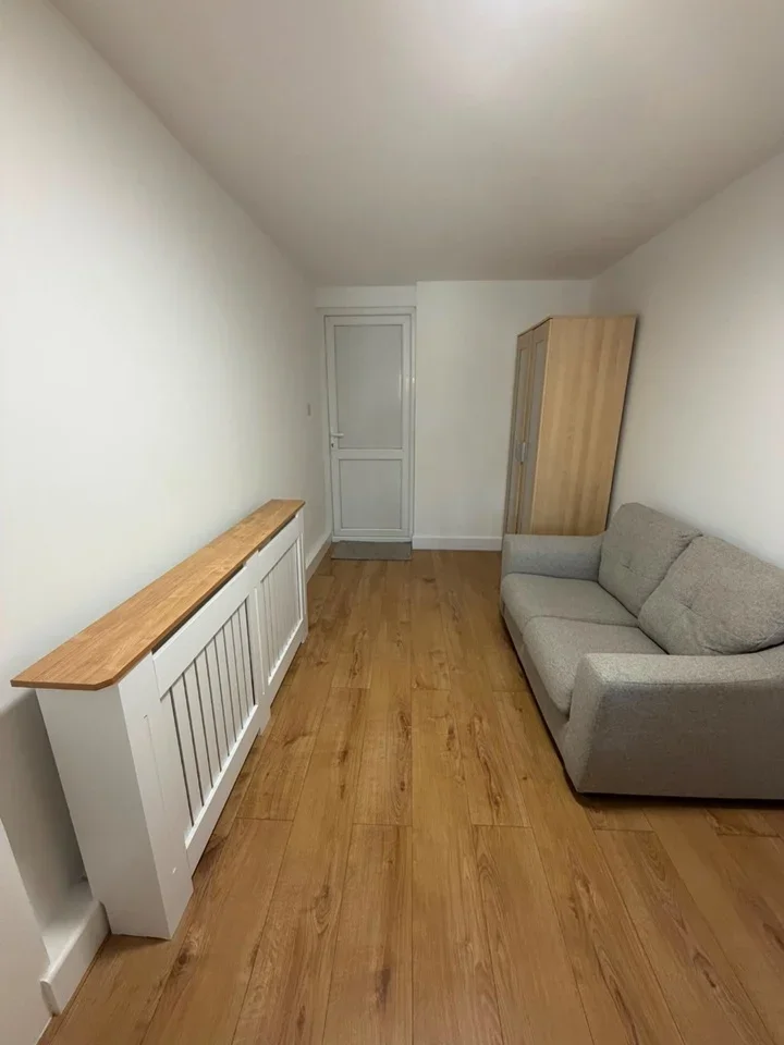 Flat Carterhatch Lane in Greater London
