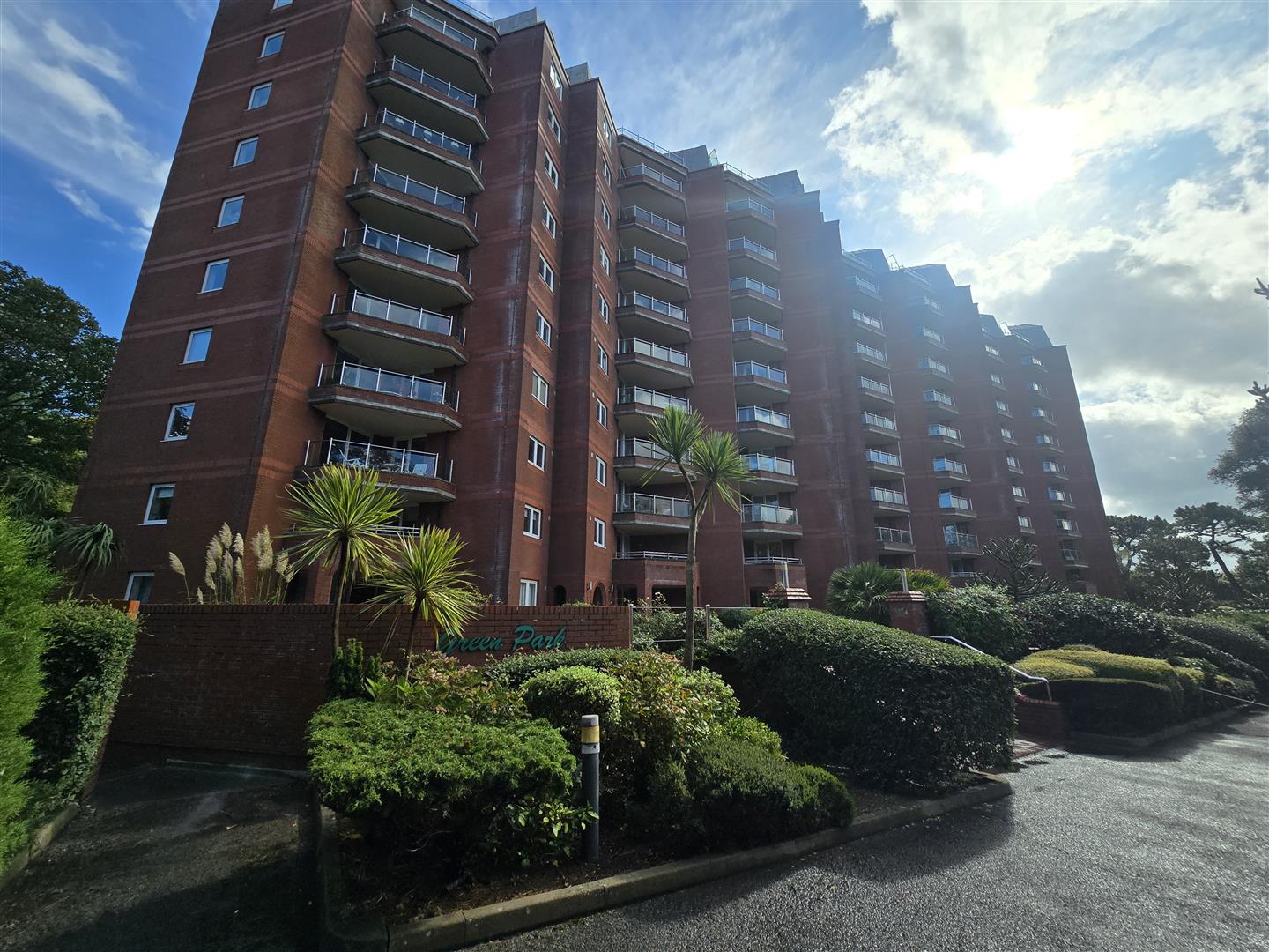 Flat Manor Road in Bournemouth