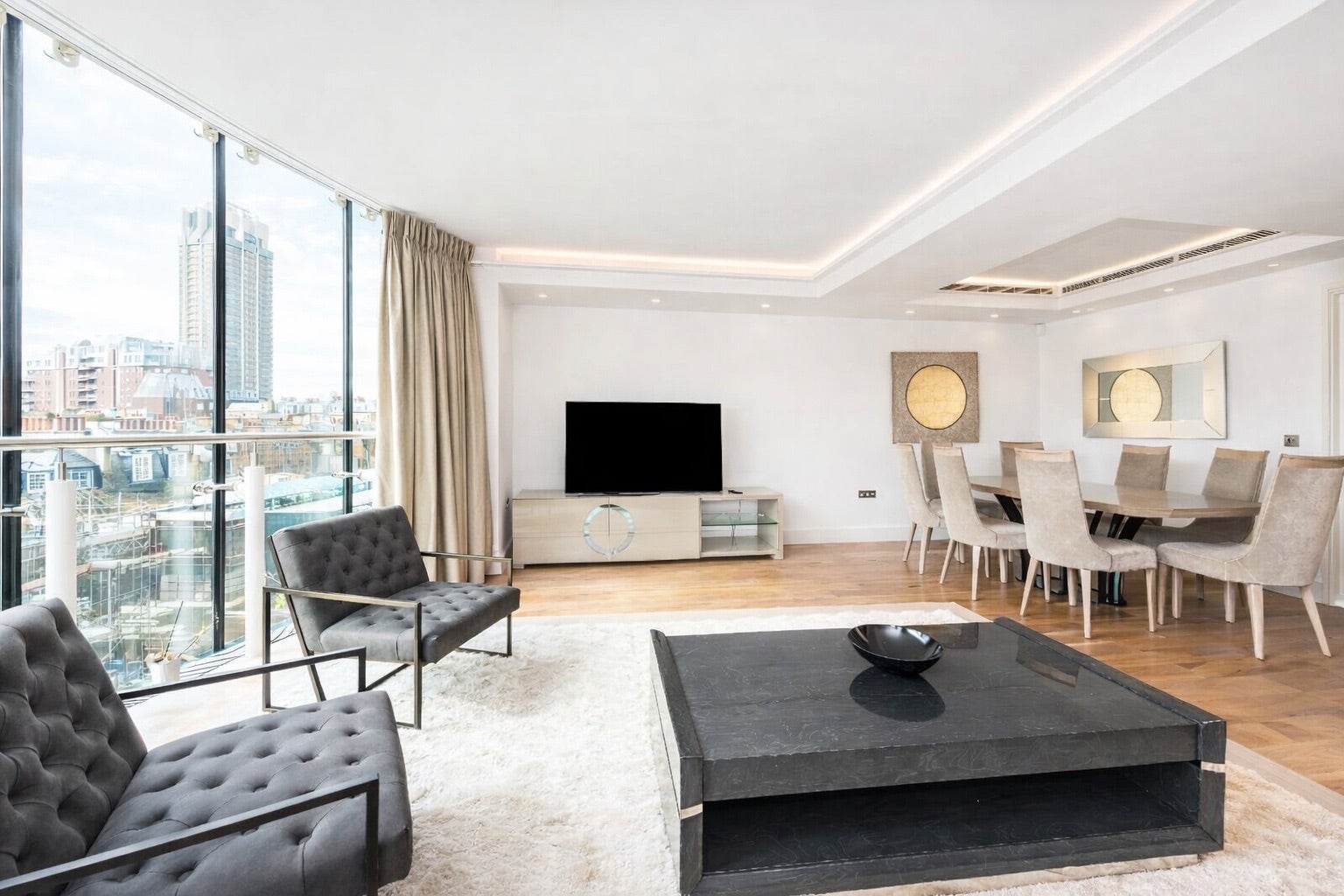 Flat Lancelot Place in City of Westminster