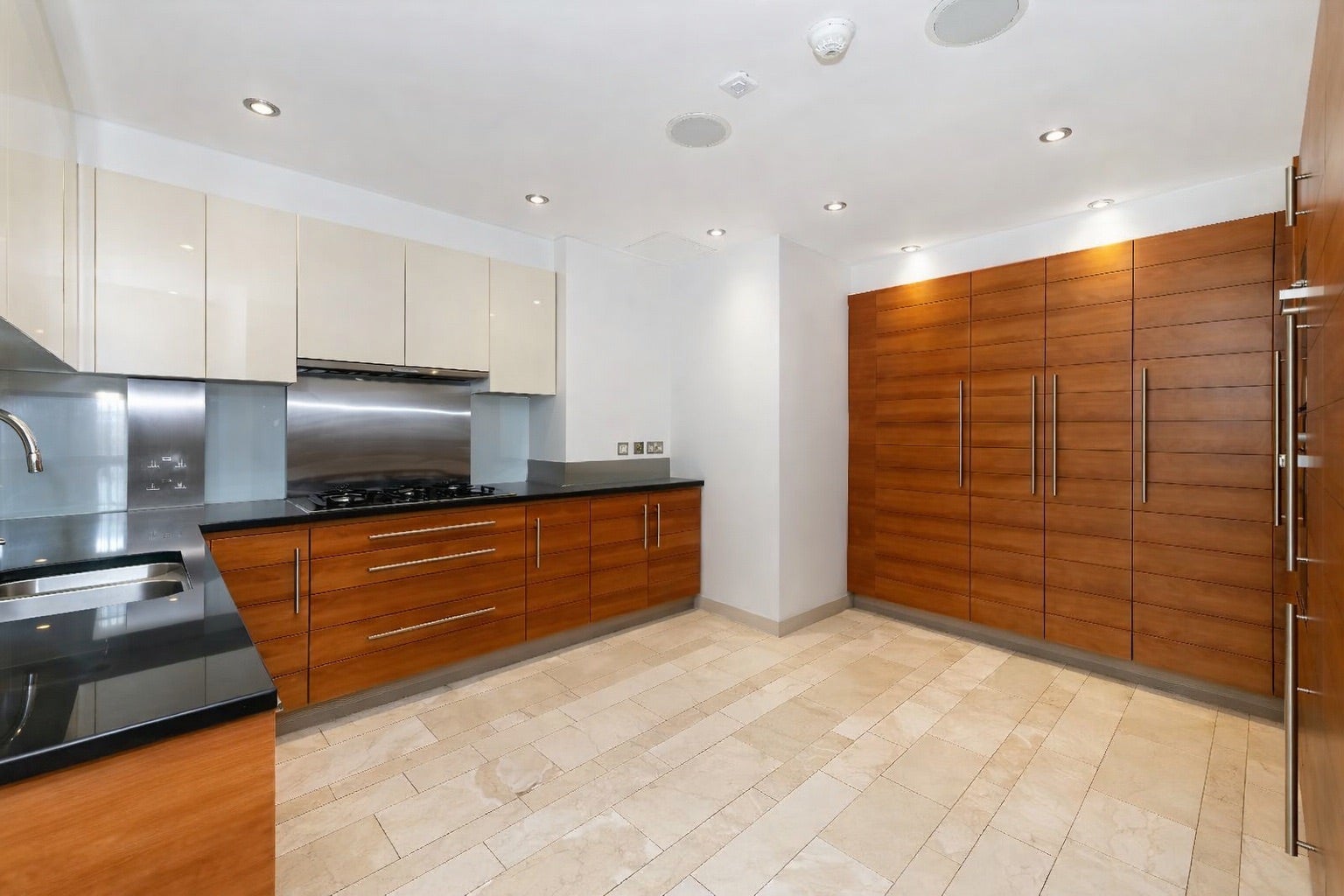 Flat Lancelot Place in City of Westminster