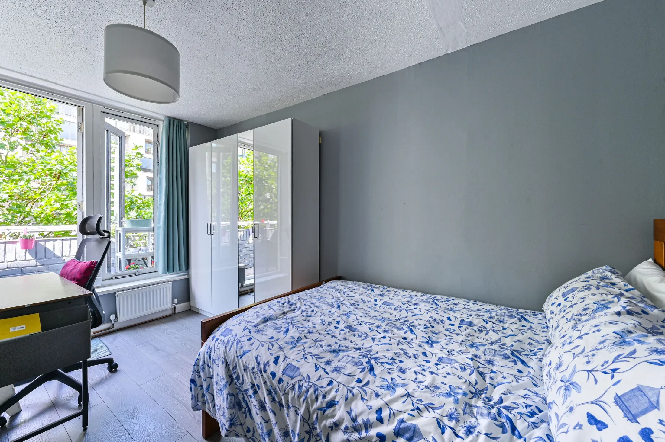Flat Warwick Road in Greater London