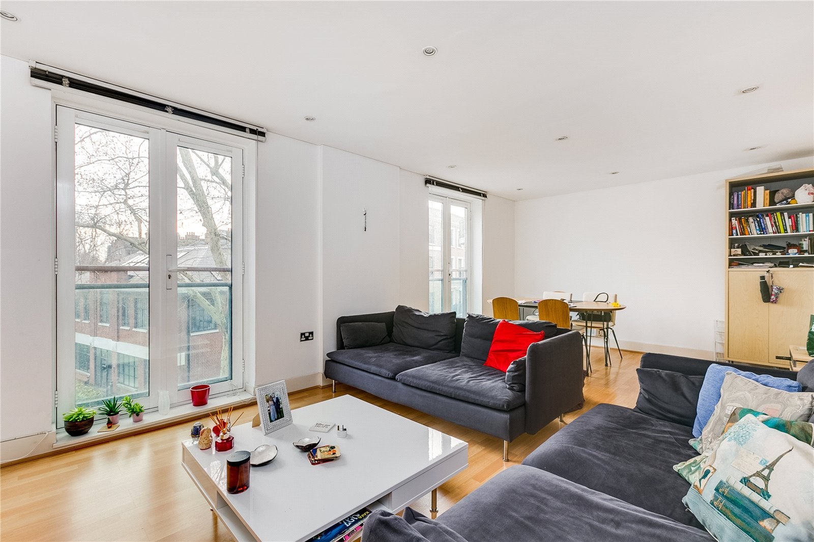 Flat Owen Street in Greater London