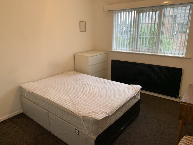 Room Greenhill Road in Birmingham