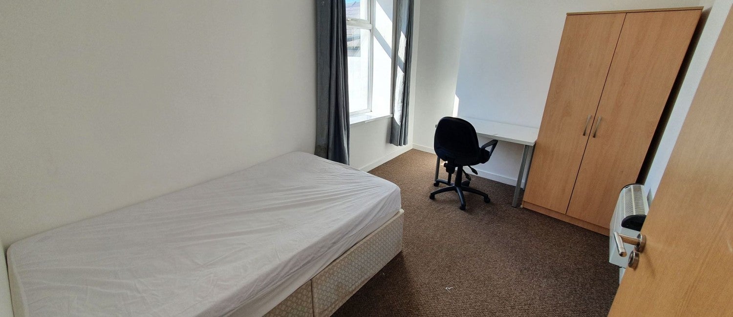 Flat Woodville Road in Cardiff