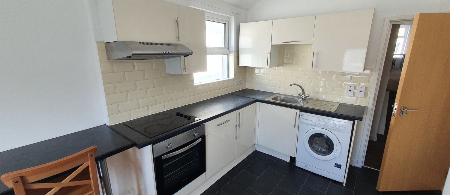Flat Woodville Road in Cardiff