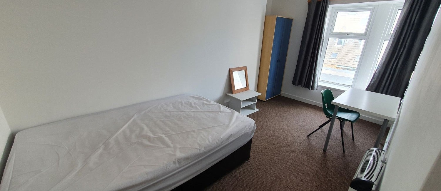Flat Woodville Road in Cardiff