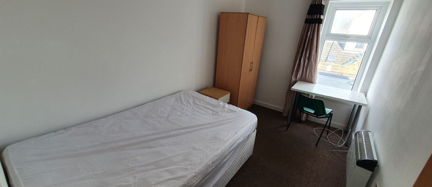 Flat Woodville Road in Cardiff