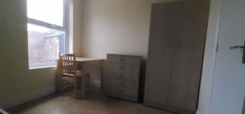 Room High Road in Greater London