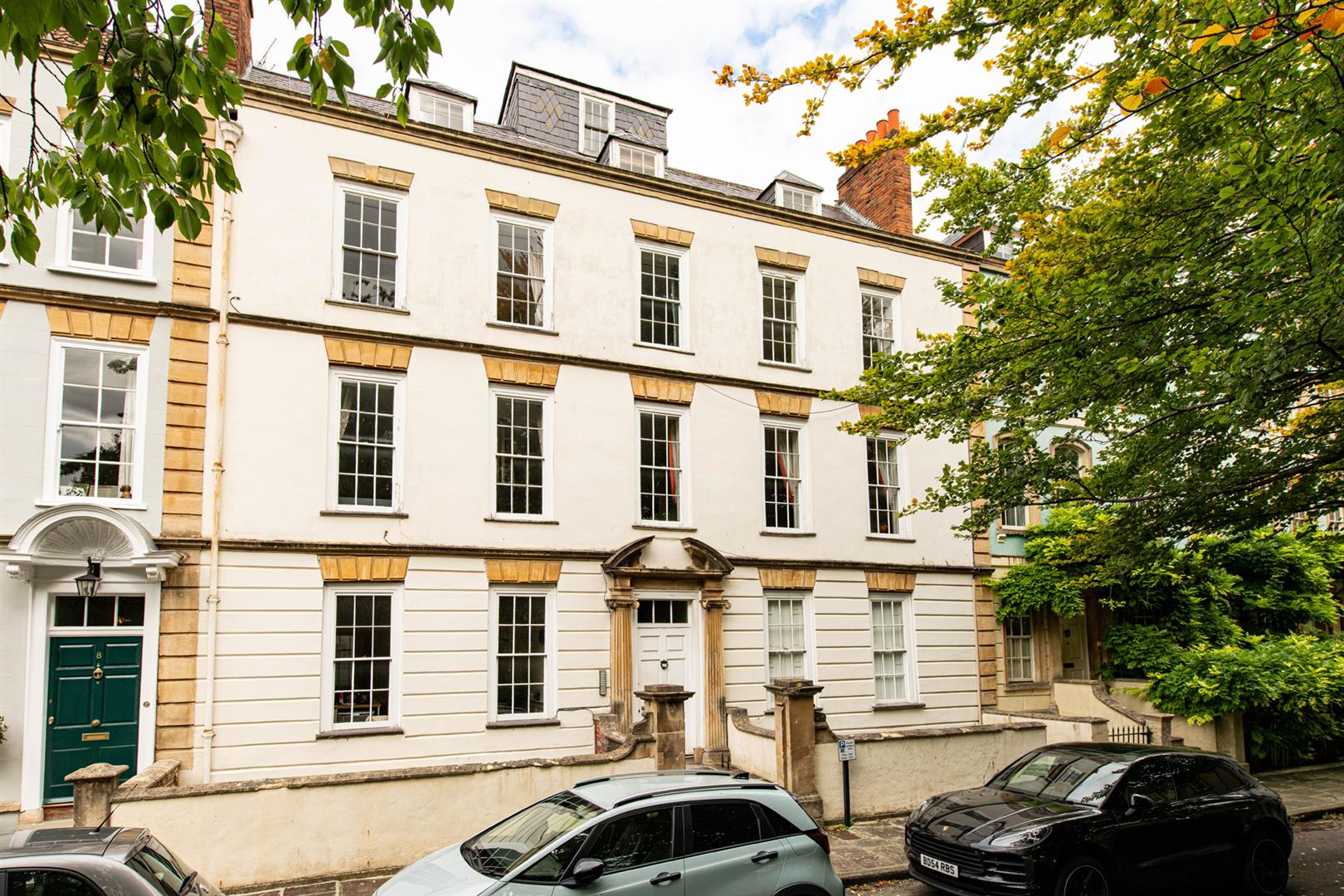 Flat Elmdale Road in Bristol