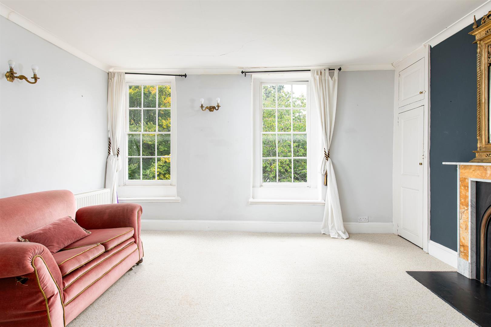 Flat Elmdale Road in Bristol