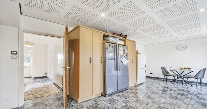 Room Crowhurst Way in Greater London