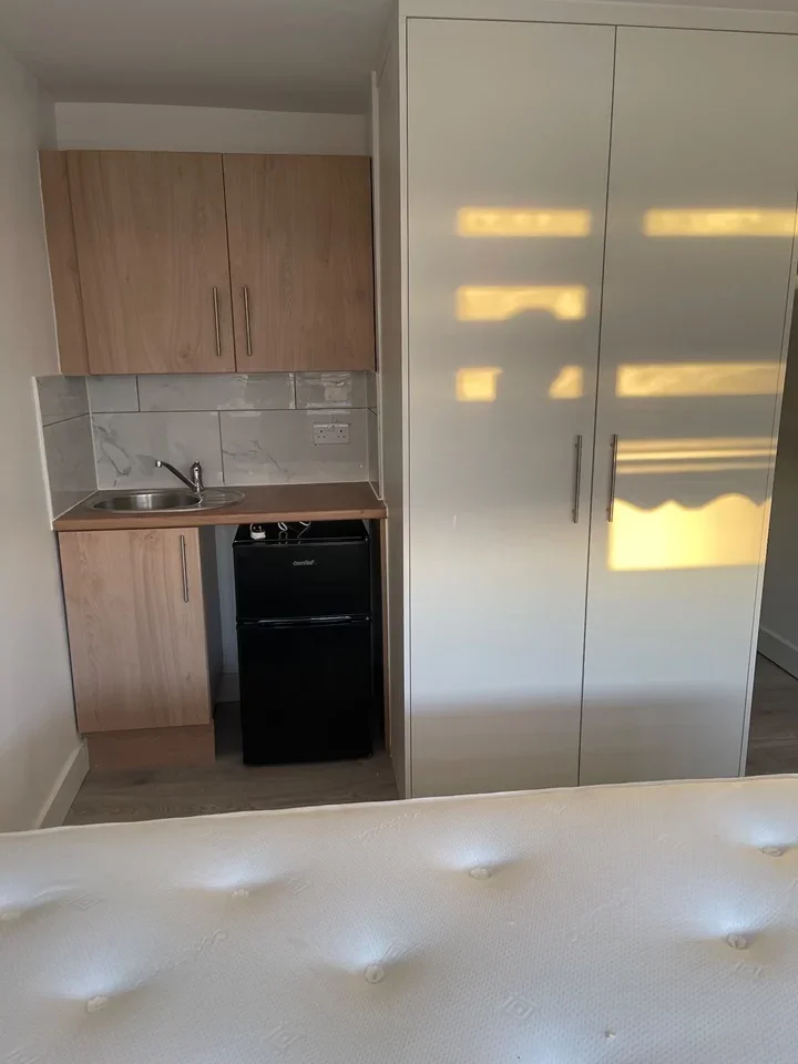 Room High Street in Cheshunt