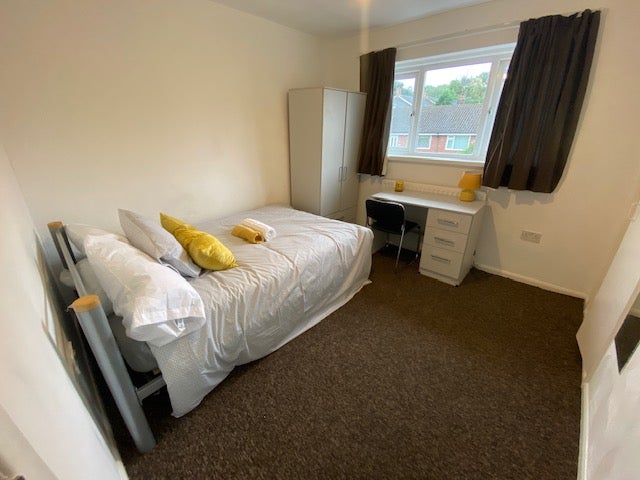 Flat Fladbury Crescent in Birmingham
