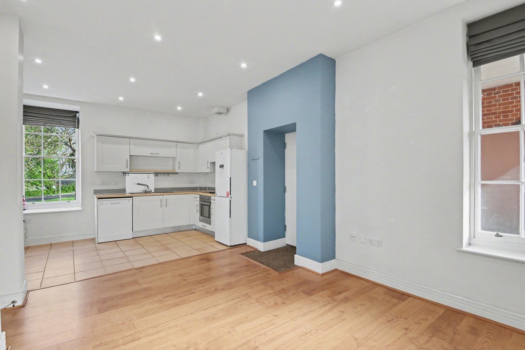 Flat Consort Mews in Winchester