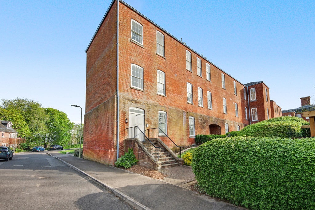 Flat Consort Mews in Winchester