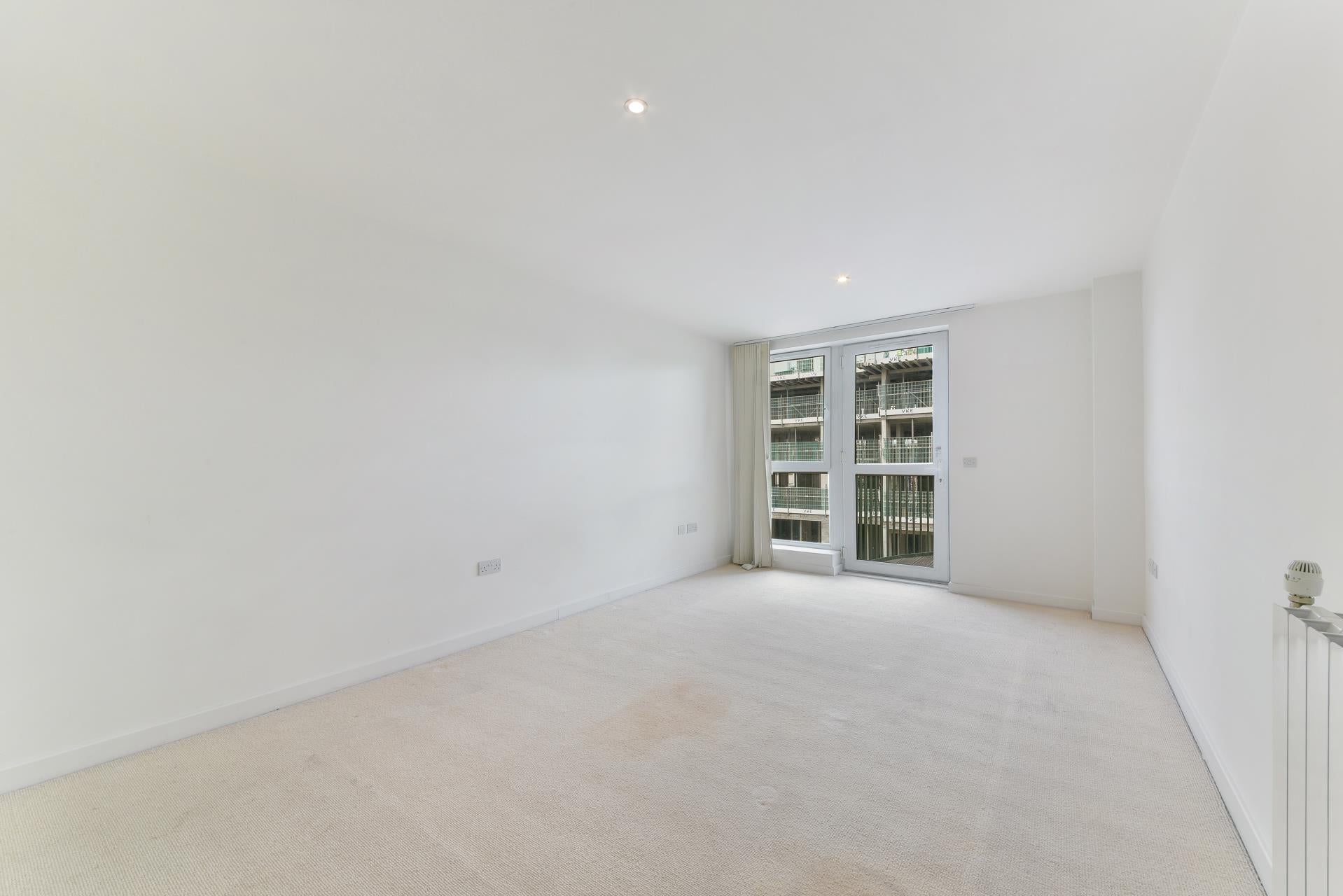 Flat Weigall Road in Greater London