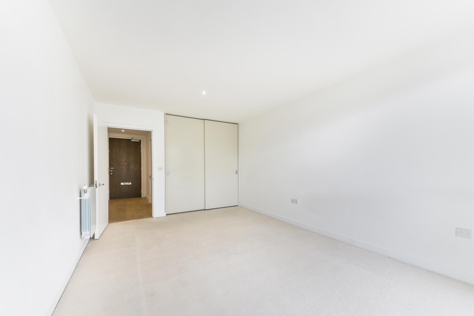 Flat Weigall Road in Greater London