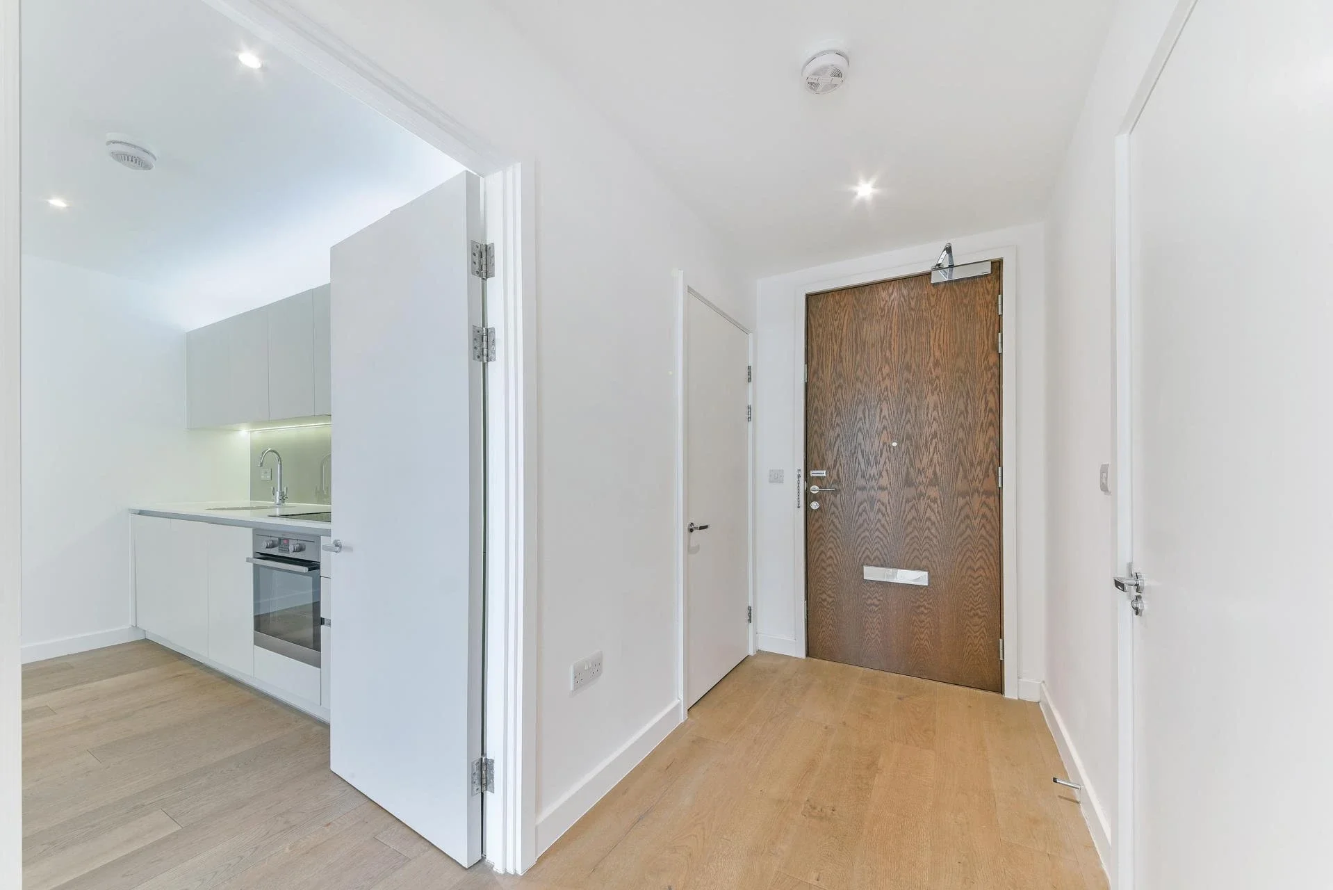 Flat Weigall Road in Greater London