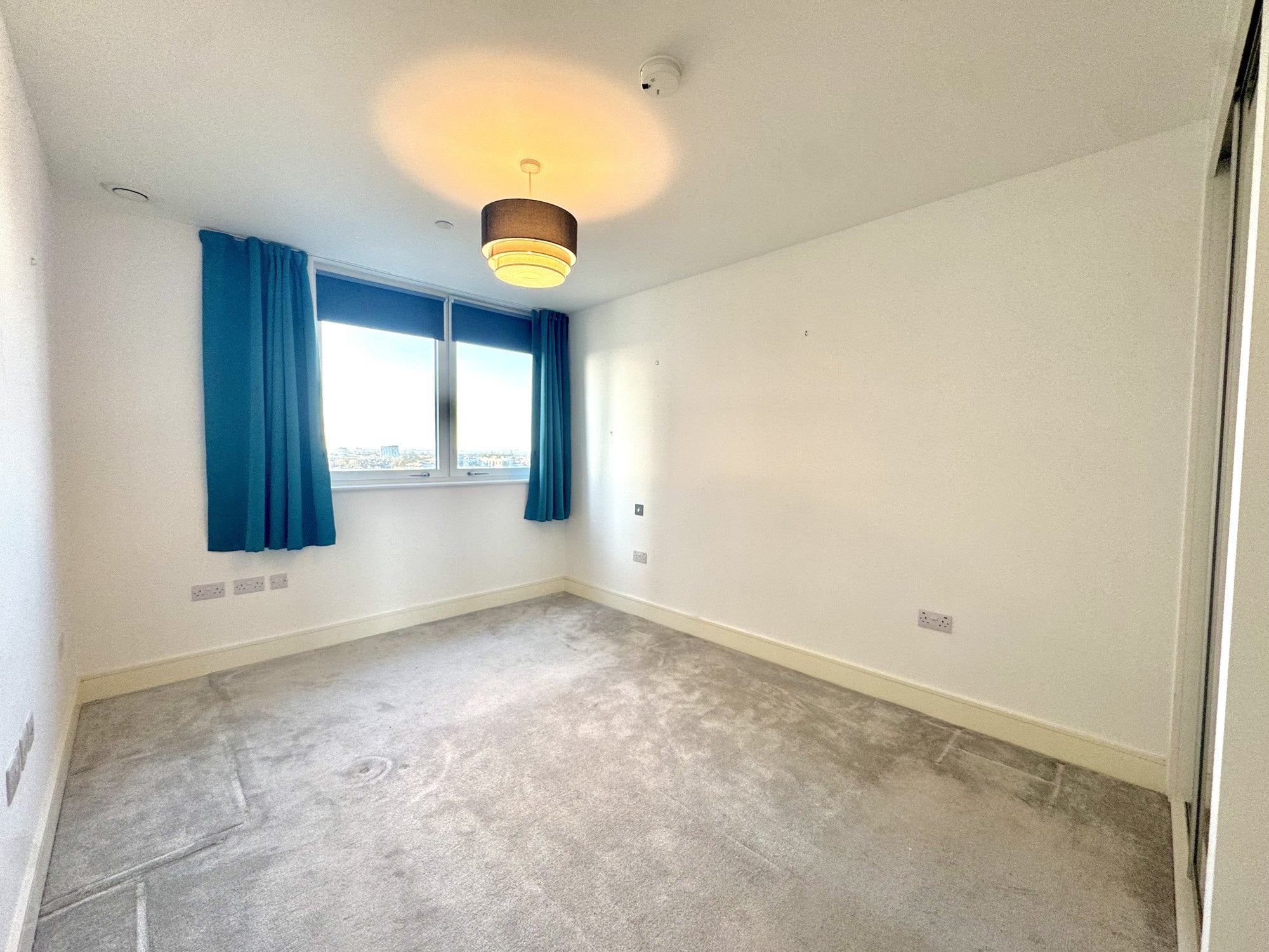 Flat Healum Avenue in Greater London