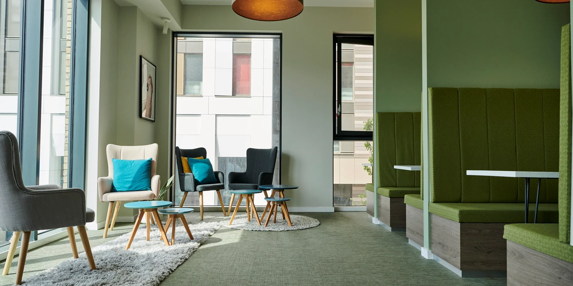 Room North End Road in Greater London