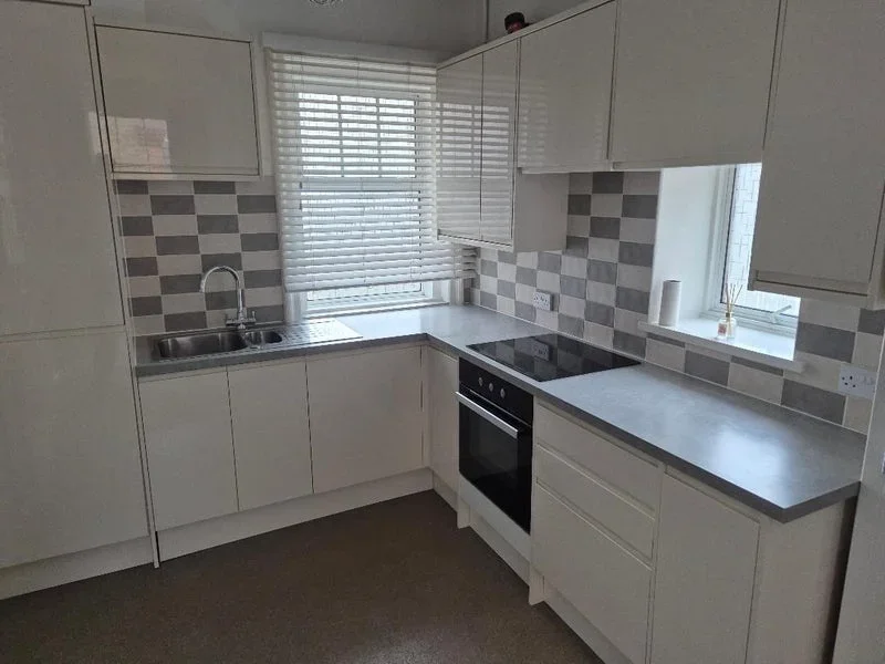 Flat Grosvenor Road in Watford