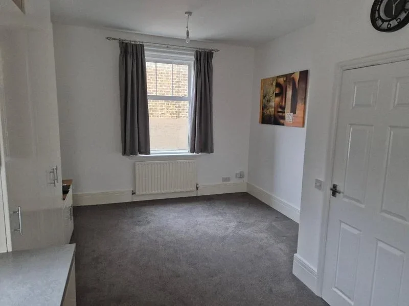 Flat Grosvenor Road in Watford