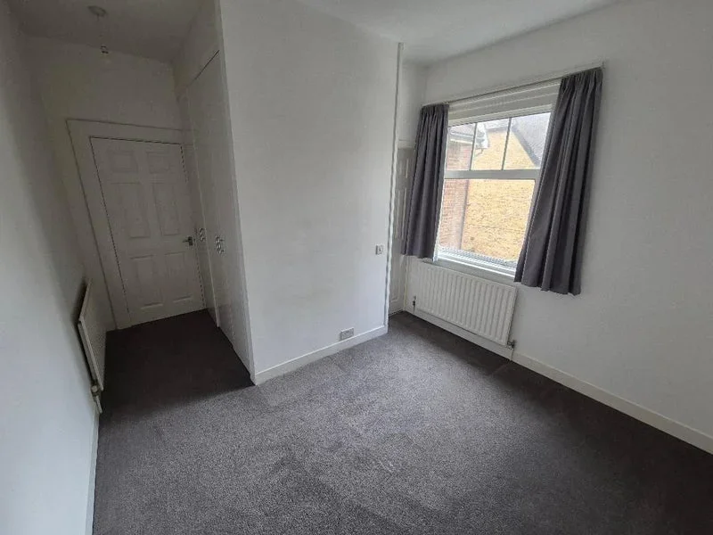 Flat Grosvenor Road in Watford