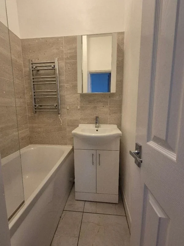 Flat Grosvenor Road in Watford
