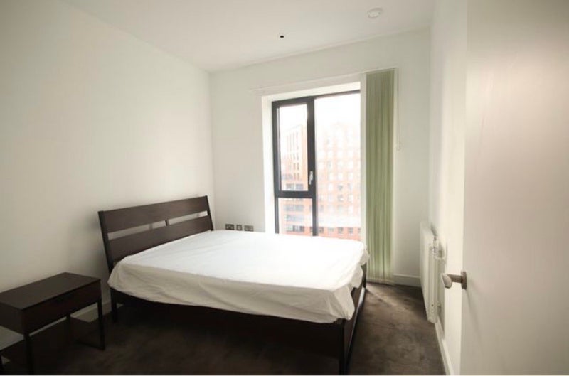 Flat Botanic Square in Greater London