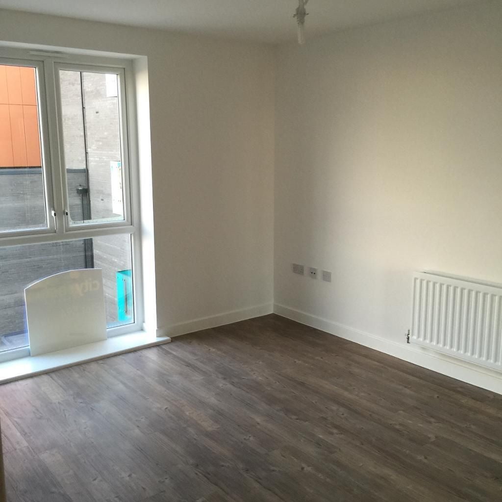 Flat Minter Road in Greater London