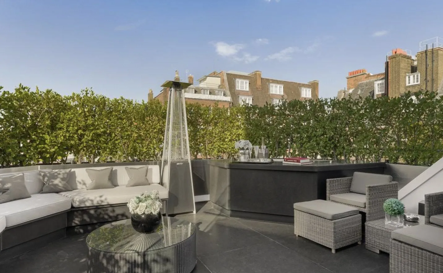 Flat Upper Grosvenor Street in City of Westminster
