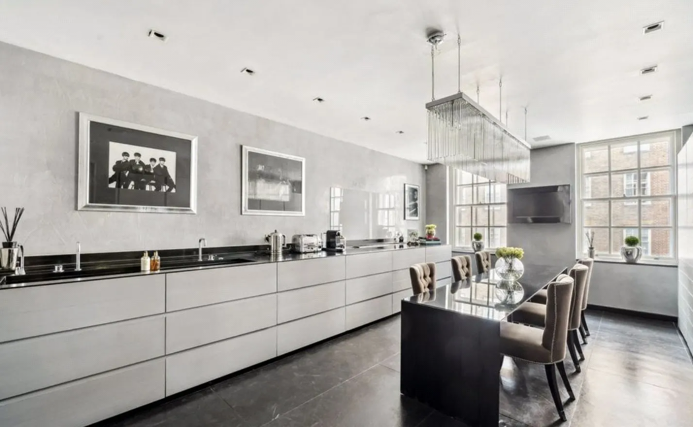 Flat Upper Grosvenor Street in City of Westminster