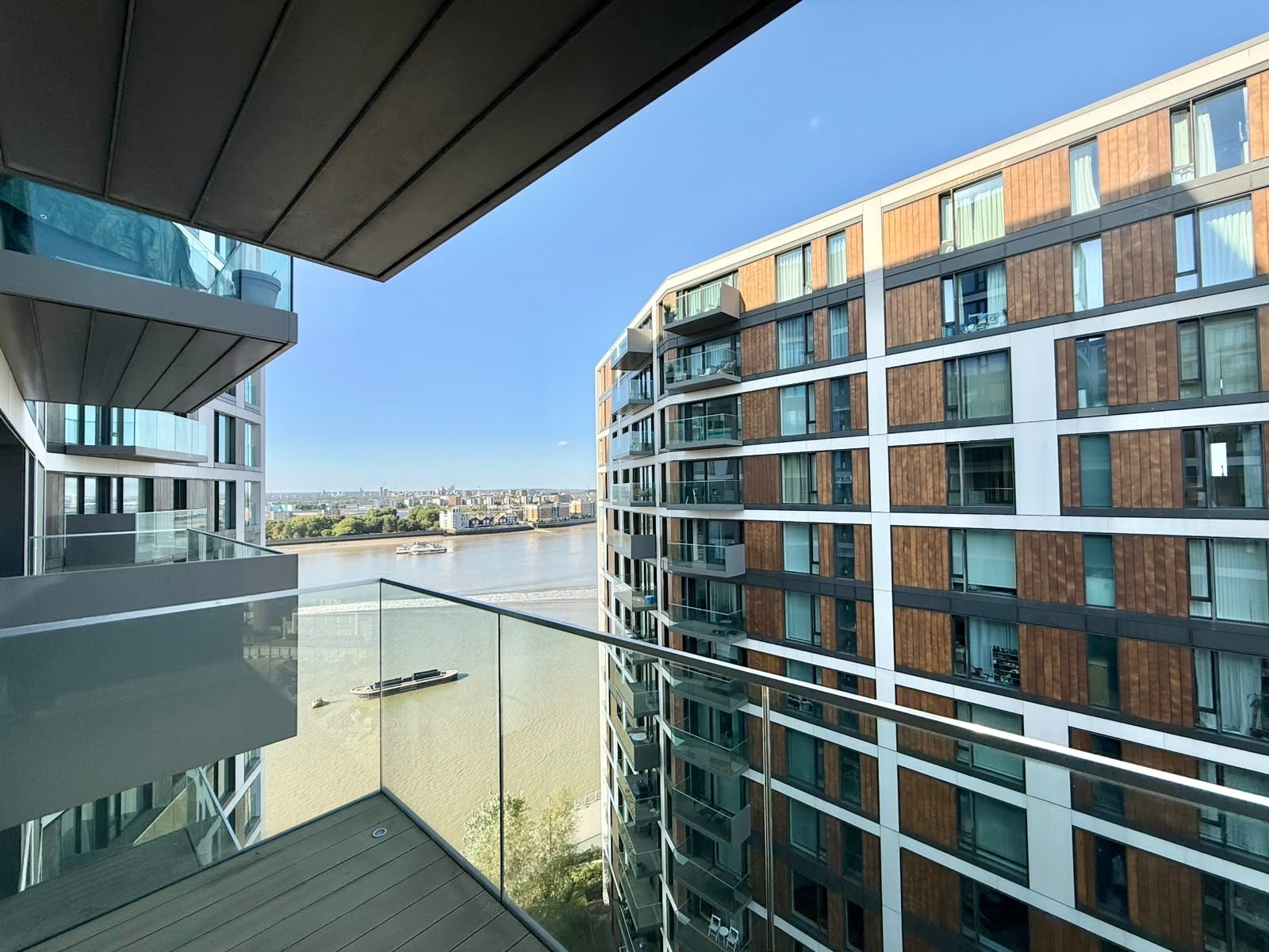 Flat Duke of Wellington Avenue in Greater London