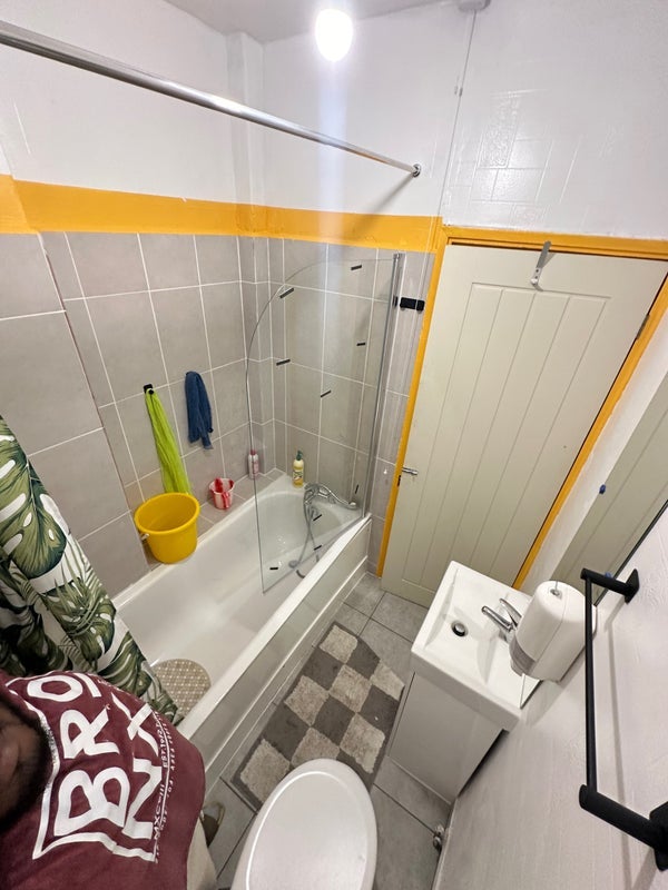 Room Capstone Road in Greater London