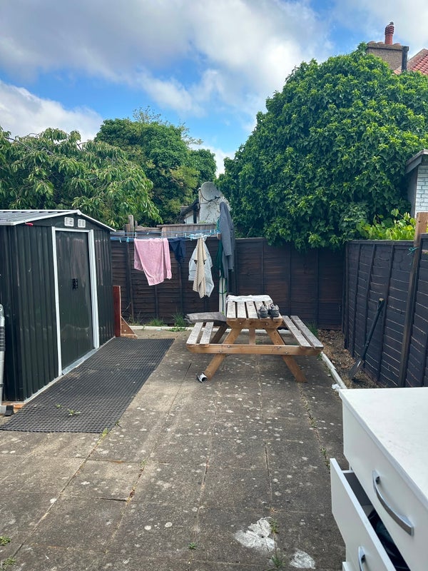 Room Capstone Road in Greater London