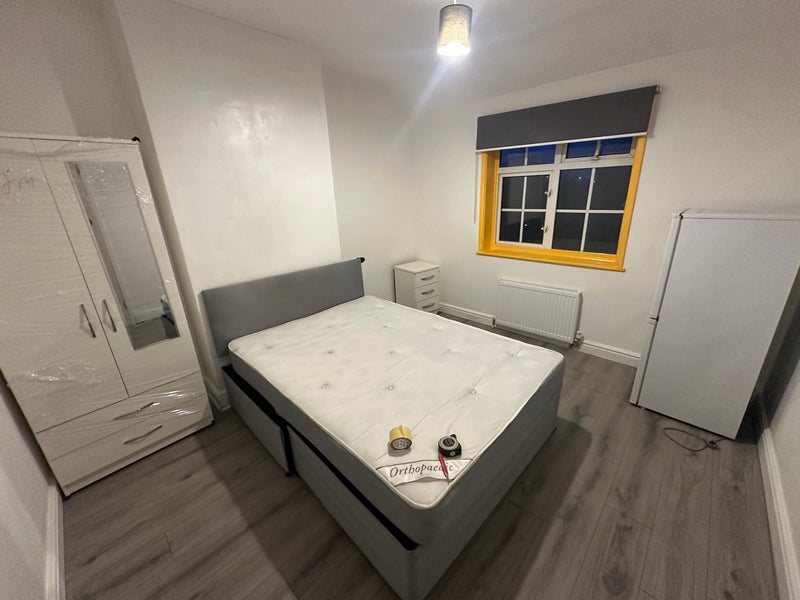 Room Capstone Road in Greater London