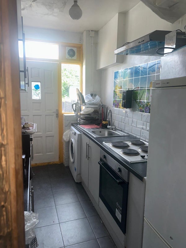 Room Capstone Road in Greater London