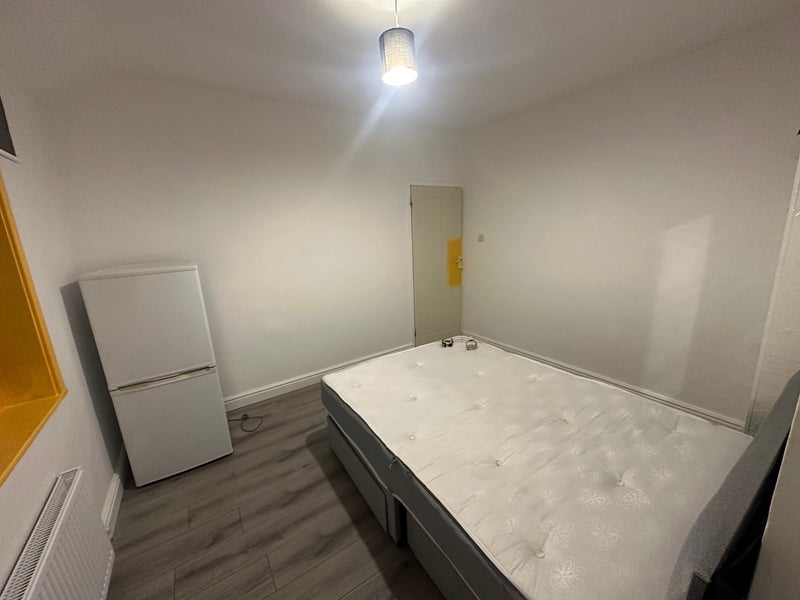 Room Capstone Road in Greater London