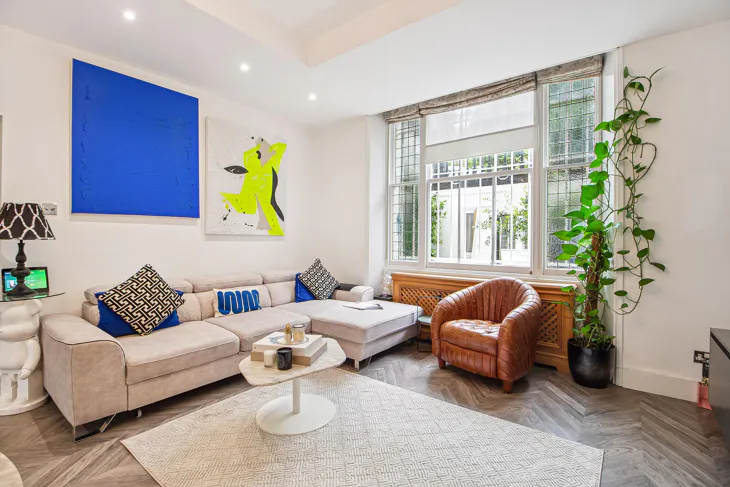 Flat Cornwall Gardens in Greater London