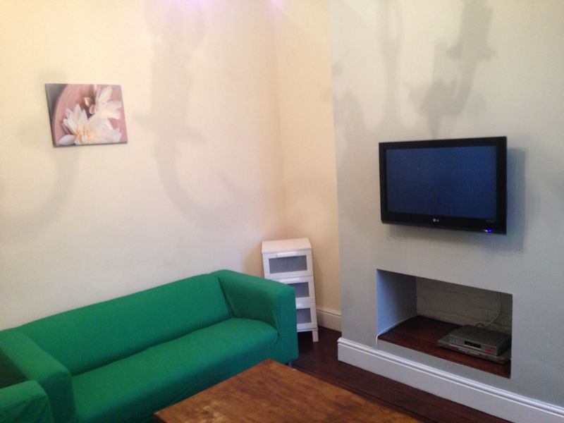 Room Ferndale Street in Cardiff