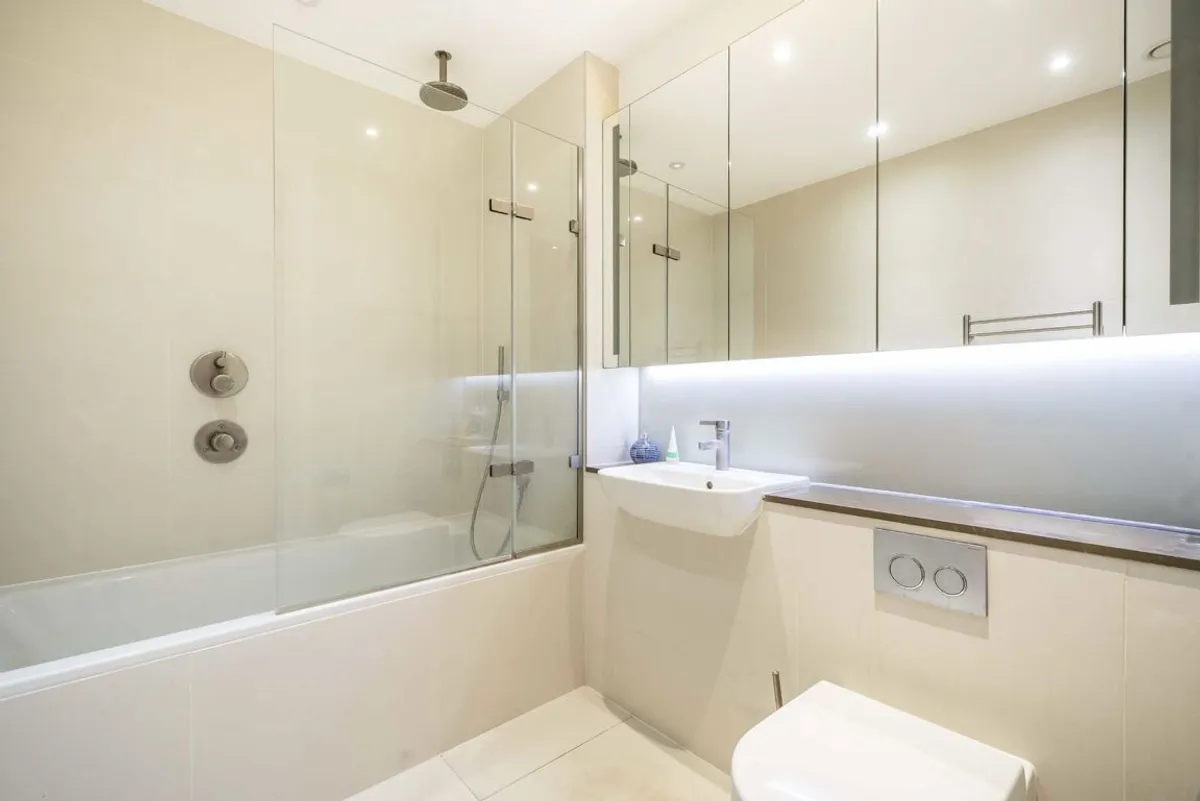 Flat Bridle Mews in Greater London