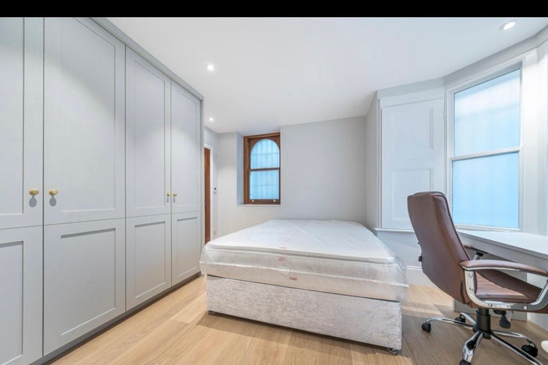 Room Ridgmount Road in Greater London