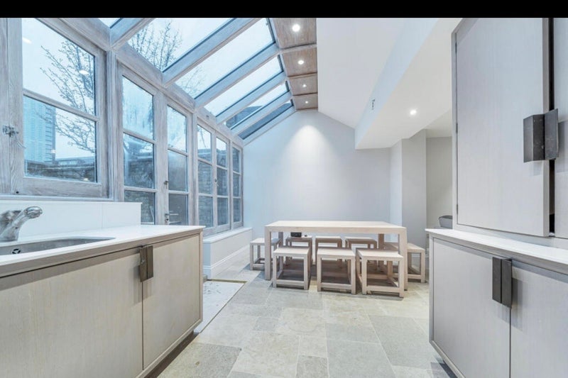 Room Ridgmount Road in Greater London